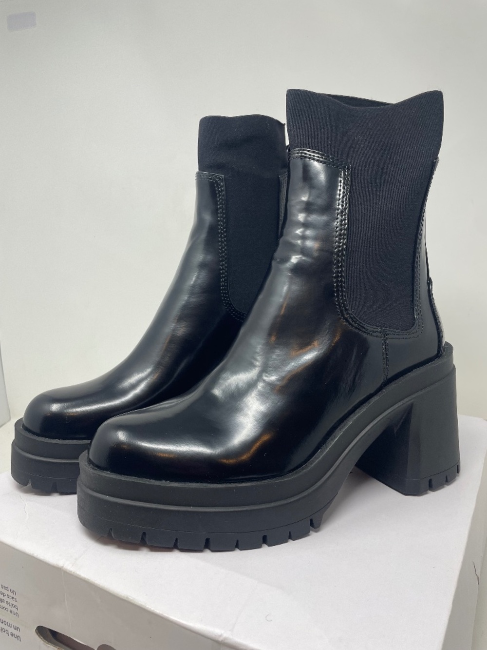 Size 8 Aldo black chunky heeled boots
